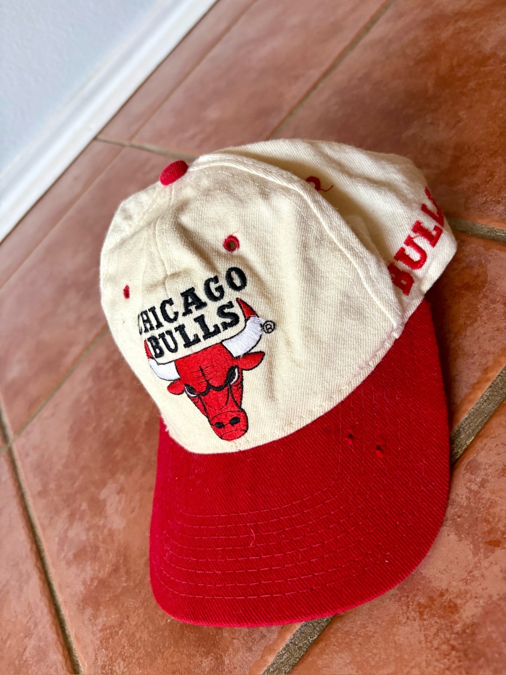 Chicago Bulls starter SnapBack Two-Tone Baseball Cap - Red & Cream